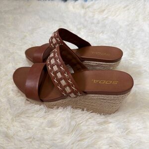 Soda Womens Slip On Wedge Sandals Size 8.5 Cognac Jute Heel Boho Summer Resort
